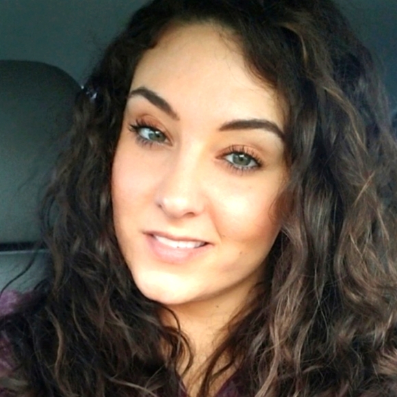 Meet Your Posher! - Picture 1 of 8